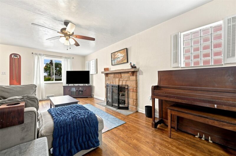 2332 Pioneer Ave — photo 7