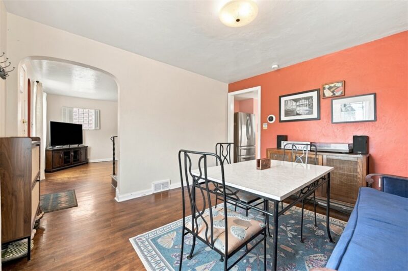 2332 Pioneer Ave — photo 8