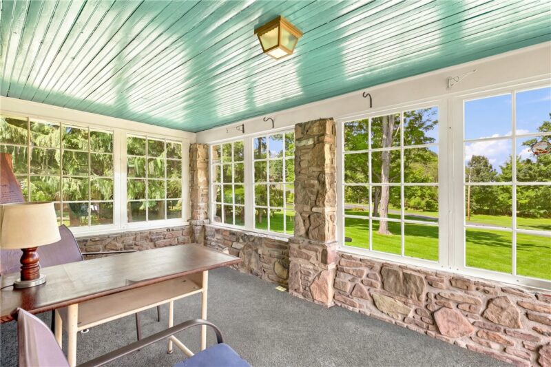 205 Howard Dr — photo 4