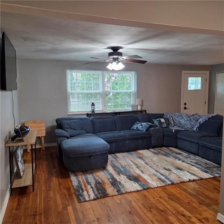 102 Raleigh Ct — photo 3