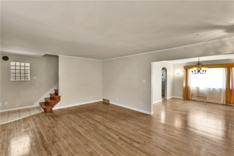 2219 Bensonia Avenue — photo 5