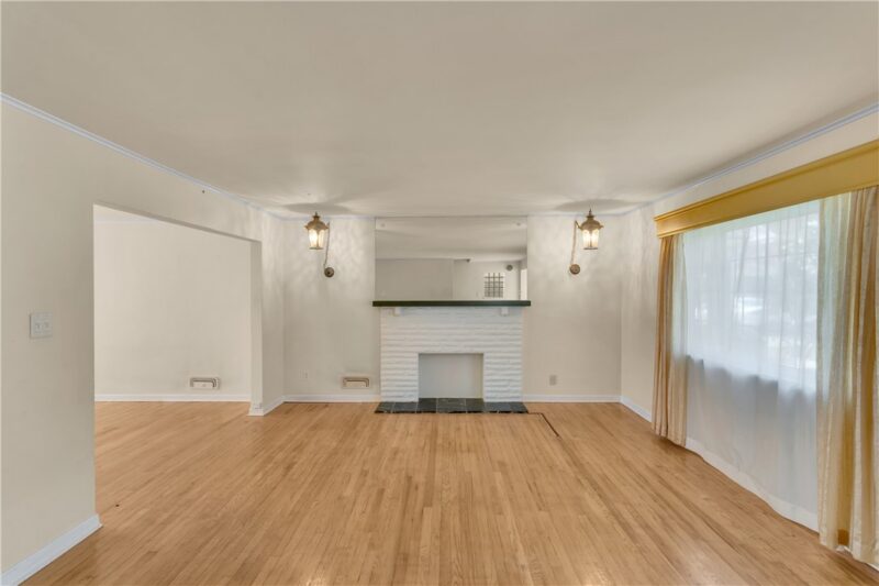 2219 Bensonia Avenue — photo 6