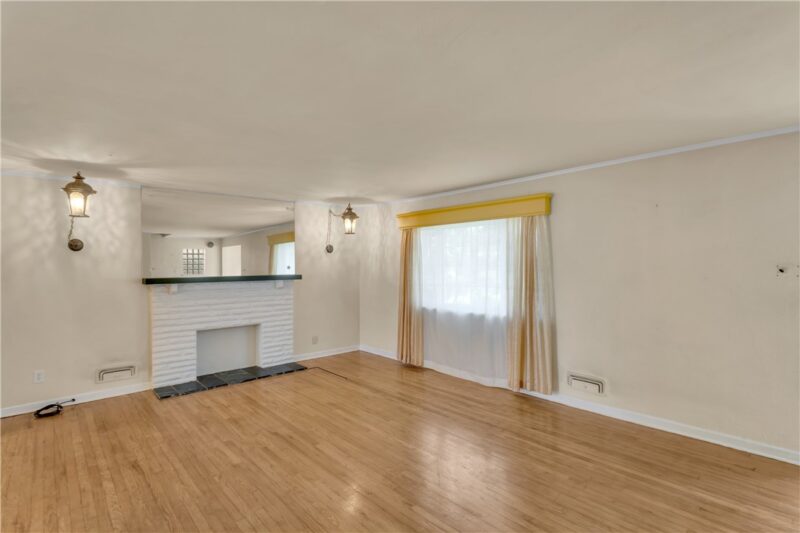 2219 Bensonia Avenue — photo 7