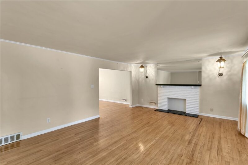 2219 Bensonia Avenue — photo 8