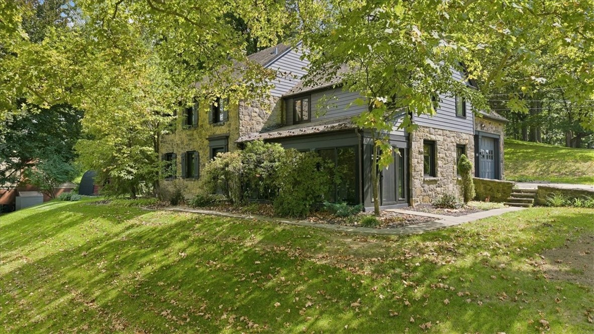 22 Priscilla Ln — photo 1