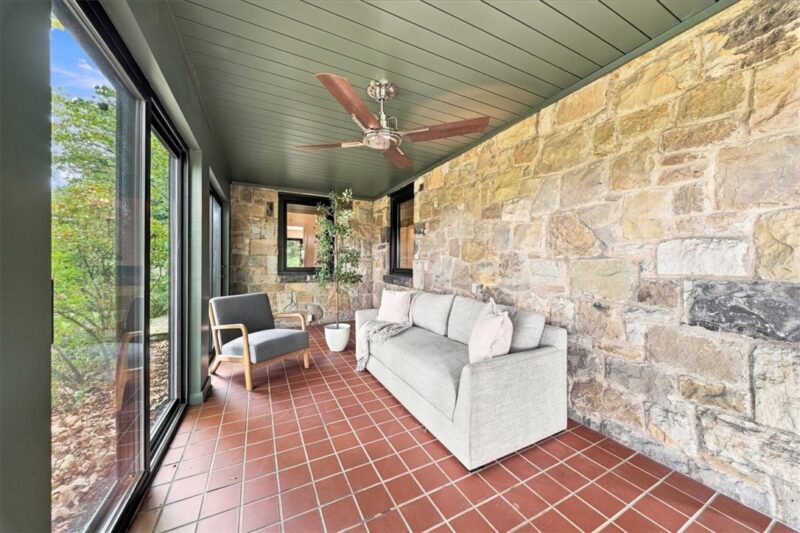 22 Priscilla Ln — photo 3