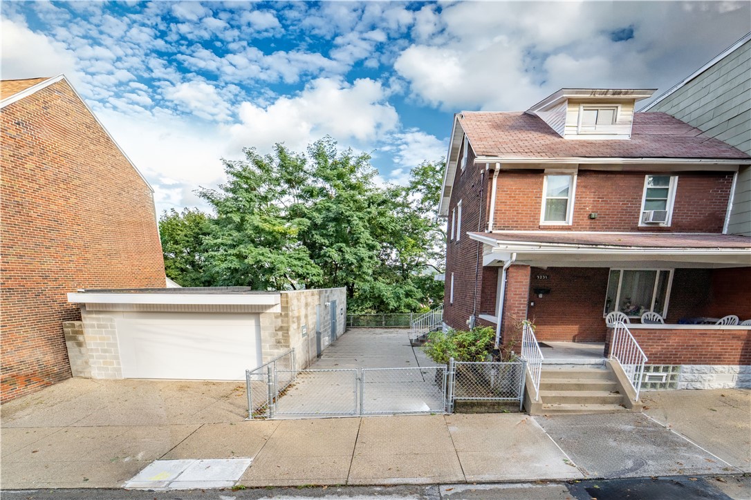 3231 Dobson St — photo 1