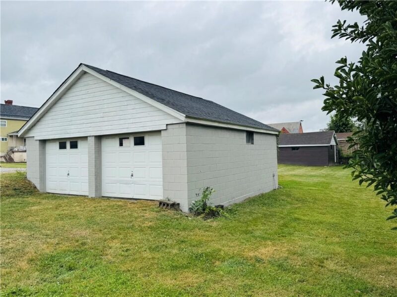 385 Hallam Ave — photo 5