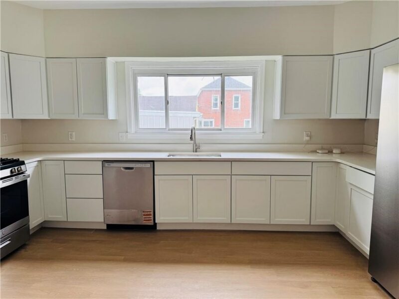 385 Hallam Ave — photo 6