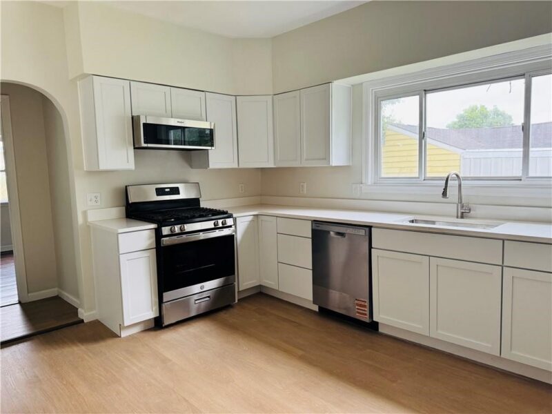 385 Hallam Ave — photo 7