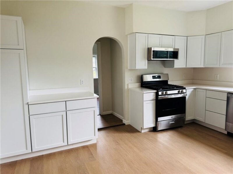385 Hallam Ave — photo 8