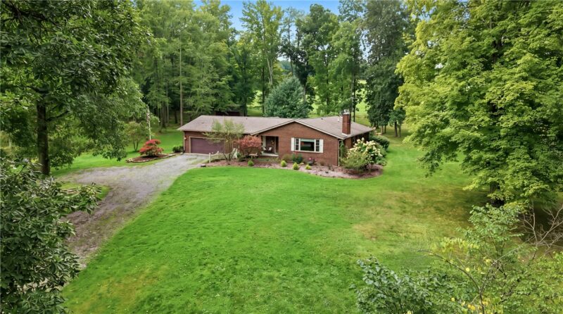616 W Jamestown Rd — photo 2