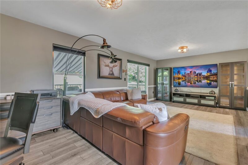 1410 Canterbury Drive — photo 2