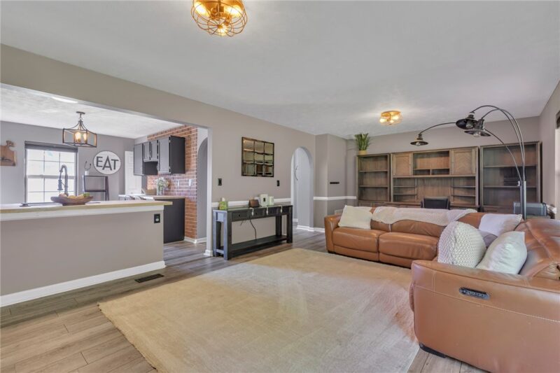 1410 Canterbury Drive — photo 4