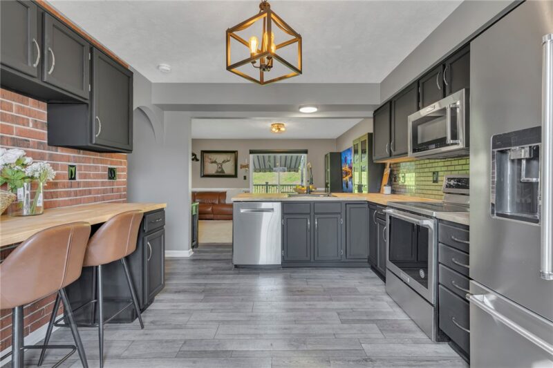 1410 Canterbury Drive — photo 7