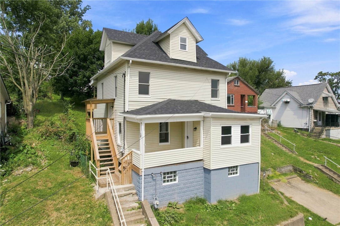 221 Vine St — photo 1