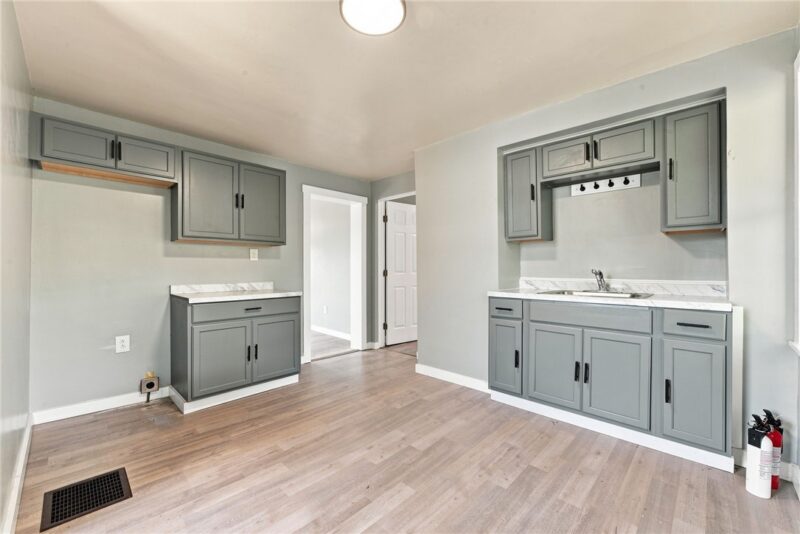 221 Vine St — photo 8