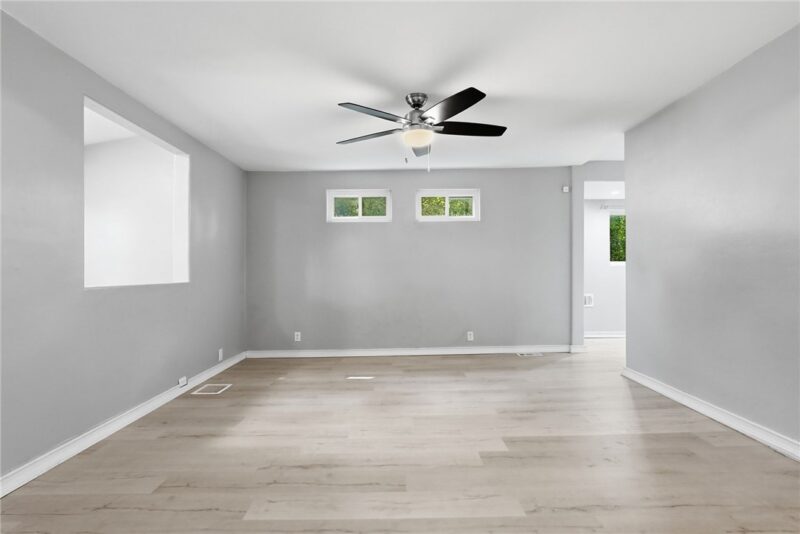 136 Varney St — photo 8