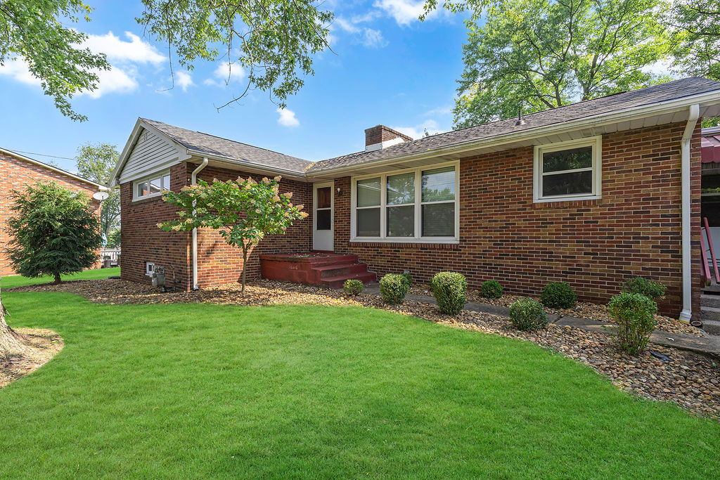 160 Spring Hill ROAD — photo 1