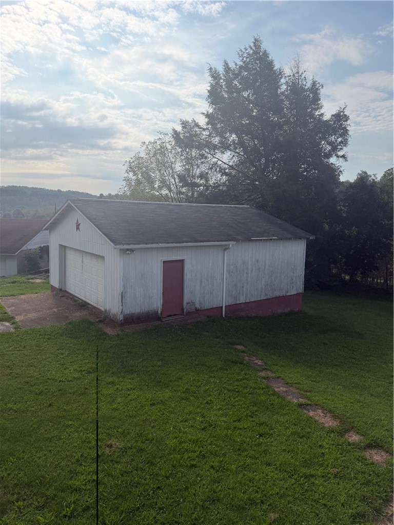 320 Greenfield Rd — photo 3