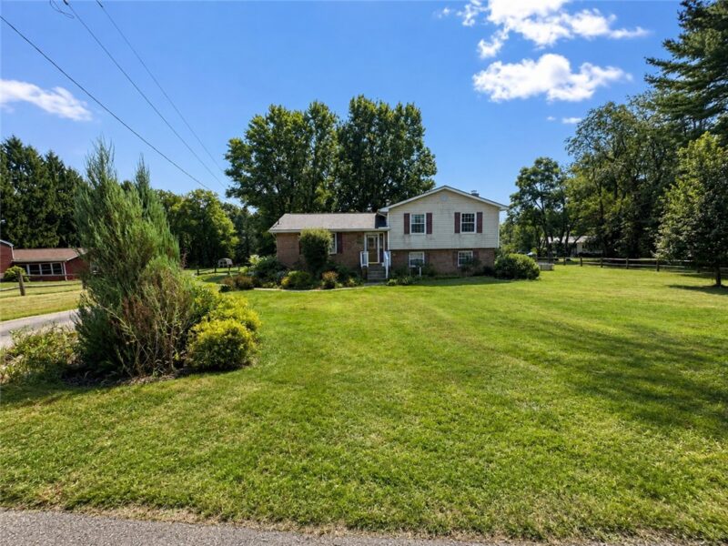 130 Maplehurst Dr — photo 2