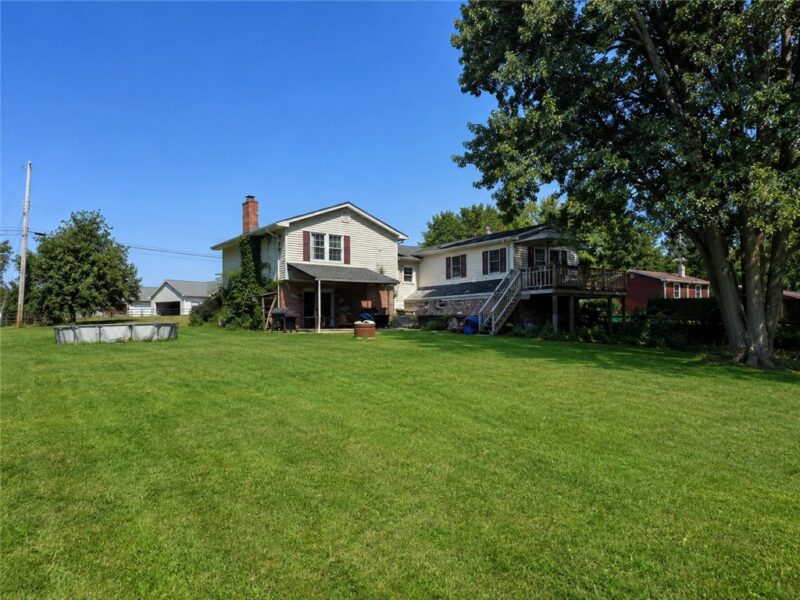 130 Maplehurst Dr — photo 3