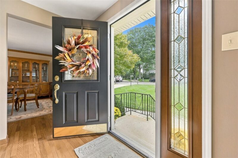 131 Derwent Dr — photo 3
