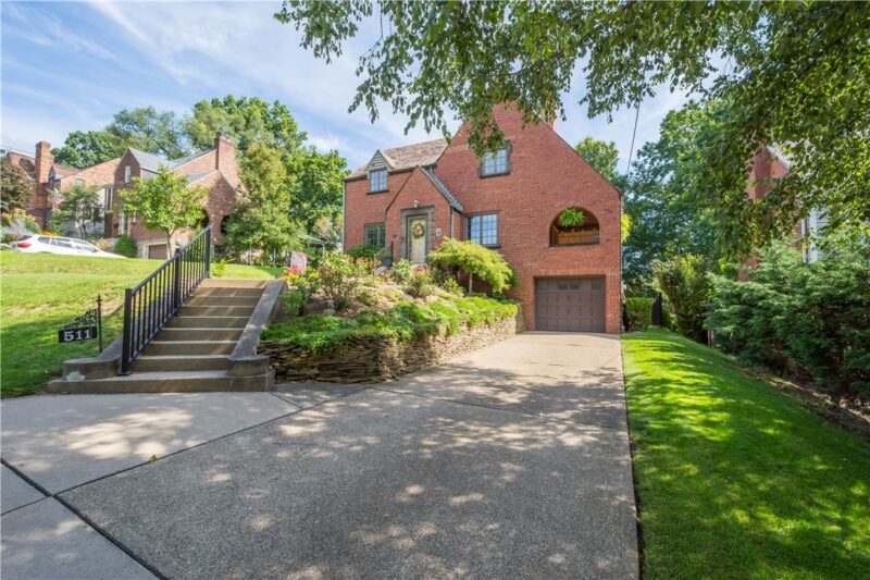 511 Longridge Drive — photo 2