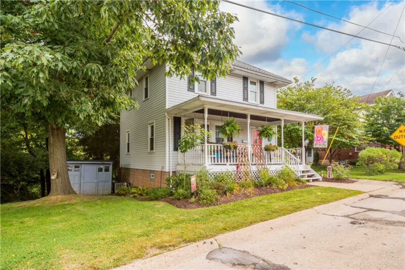 106 Arnold Ave — photo 2