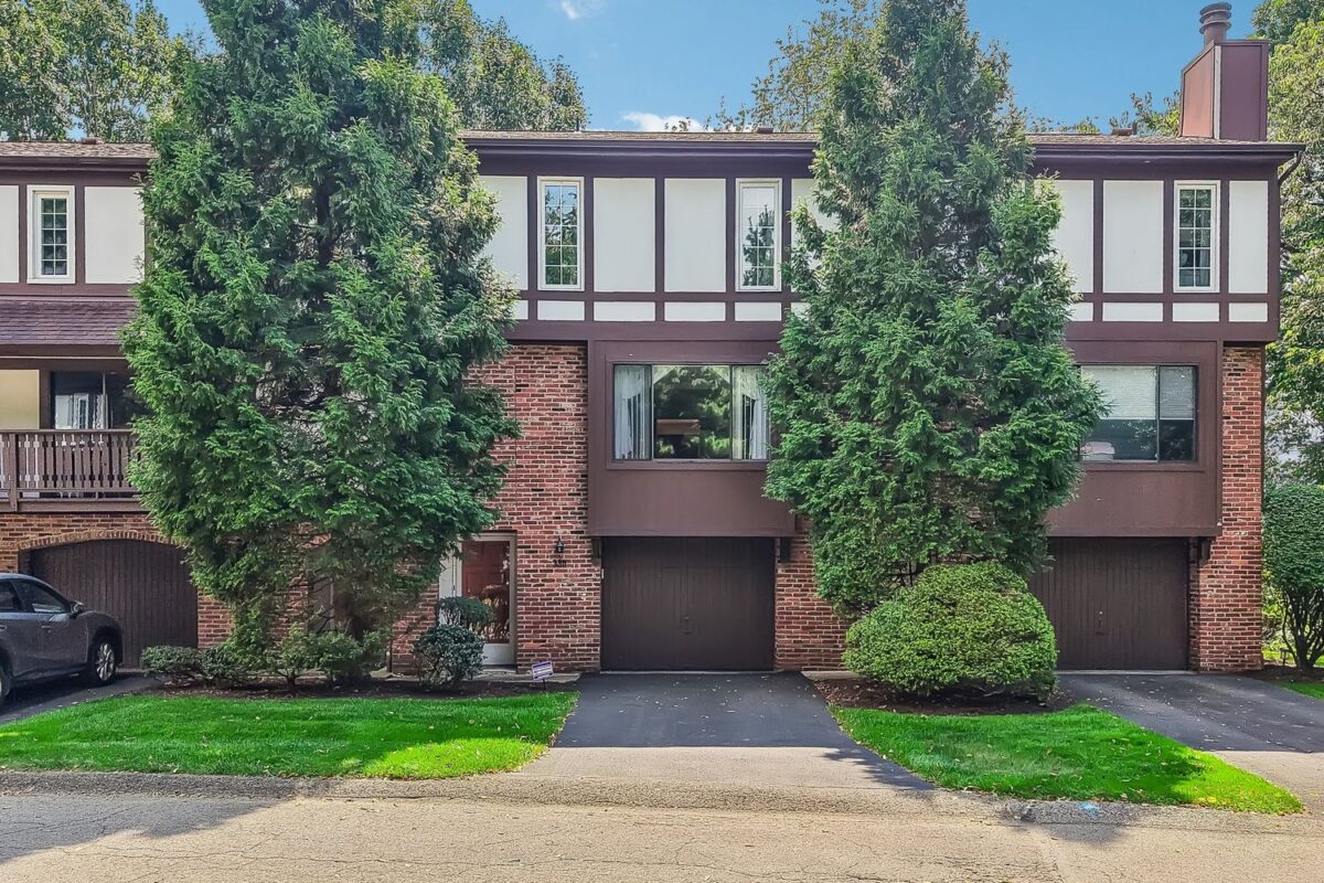 330 Woodbridge DRIVE — photo 1