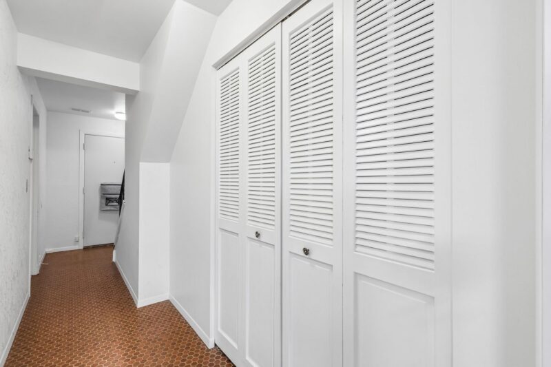 330 Woodbridge DRIVE — photo 8