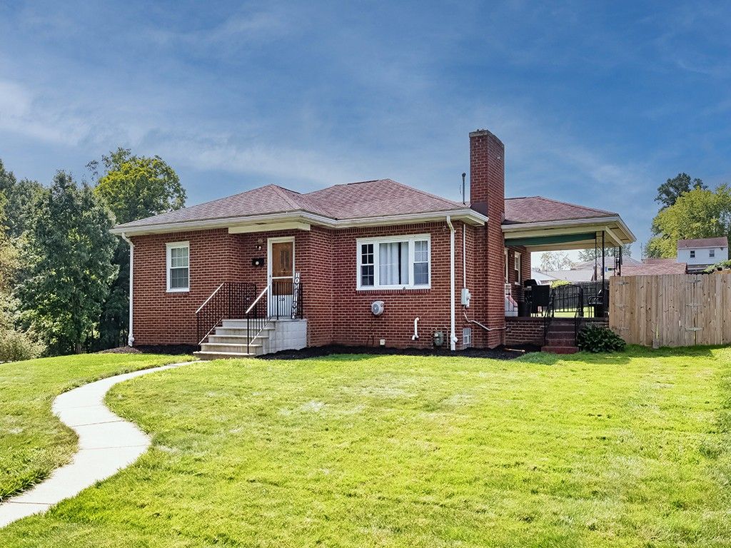 200 Davies STREET — photo 1