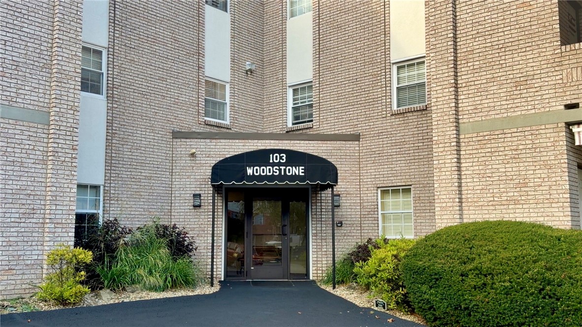 103 Woodstone Ln Unit #42 — photo 1