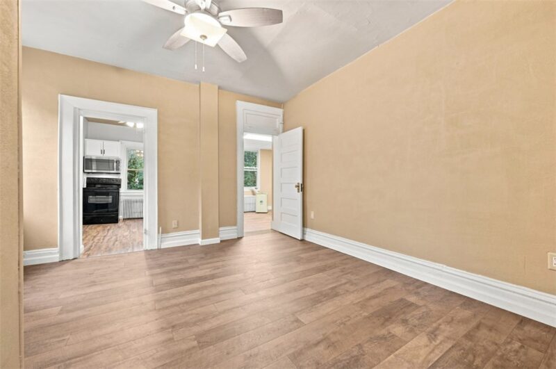 1633 Brownsville Rd — photo 4