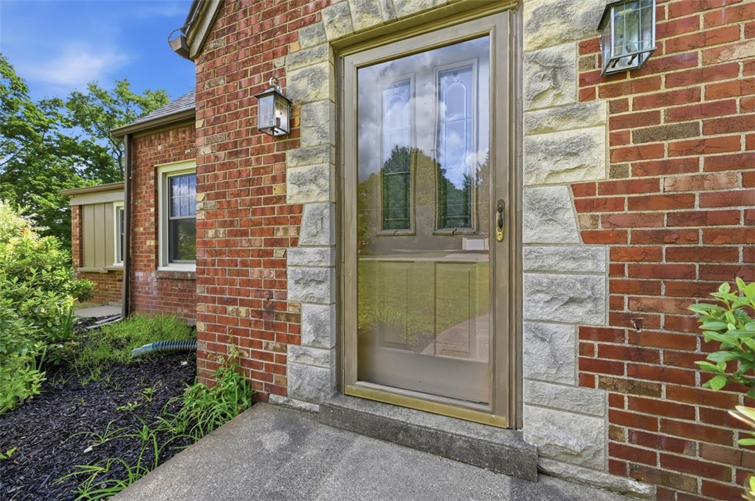 215 Twin Oaks — photo 1