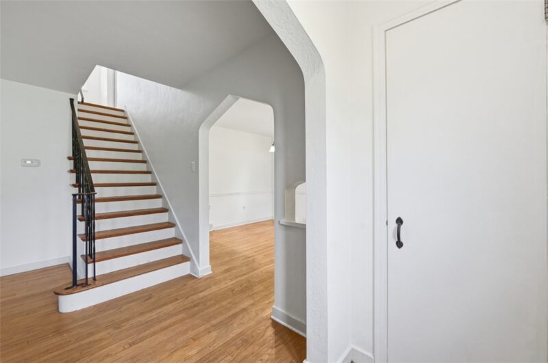 215 Twin Oaks — photo 4