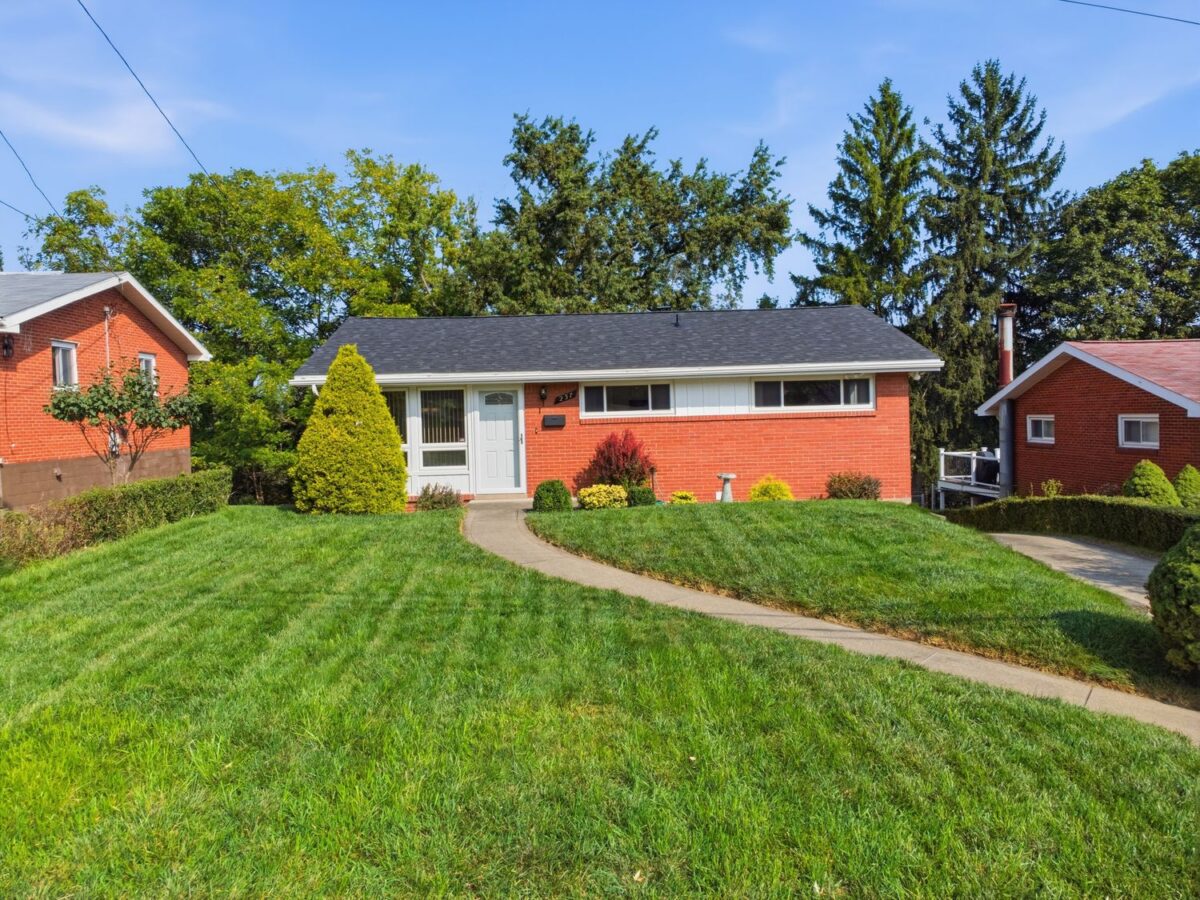 237 Woodridge Drive — photo 1