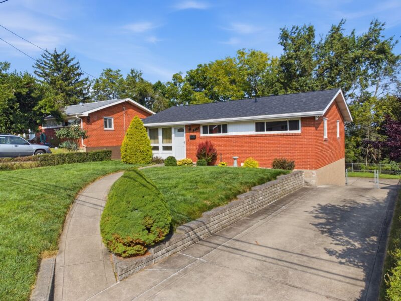 237 Woodridge Drive — photo 2
