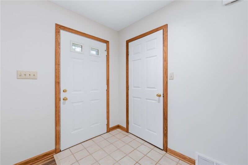 685 Theresa Ave 102 — photo 4