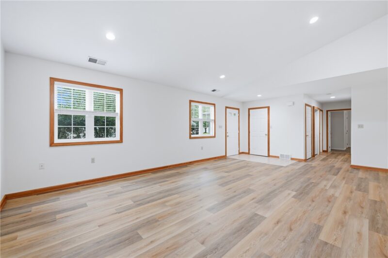 685 Theresa Ave 102 — photo 6