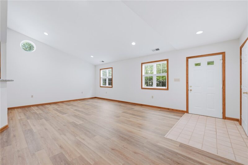 685 Theresa Ave 102 — photo 7