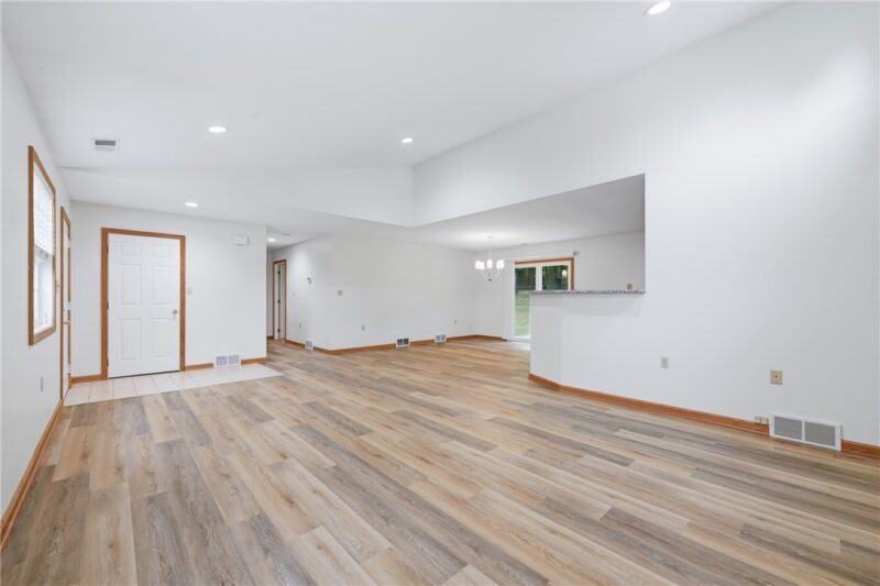 685 Theresa Ave 102 — photo 8
