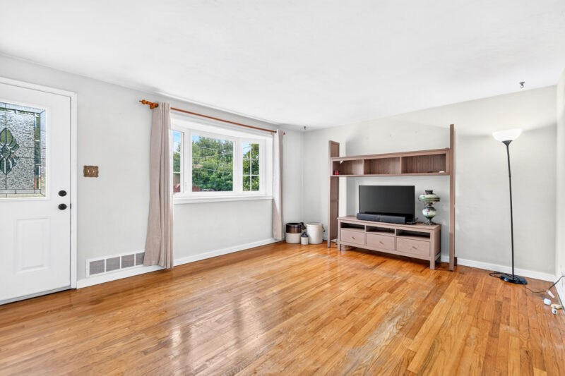 110 Sunrise DRIVE — photo 4