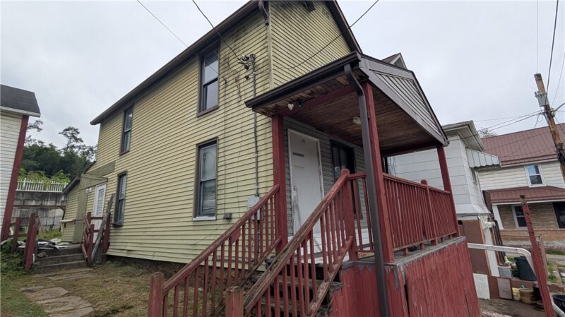 203 Newtown Avenue — photo 2