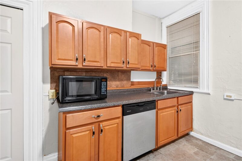 2719 Larkins Way — photo 4