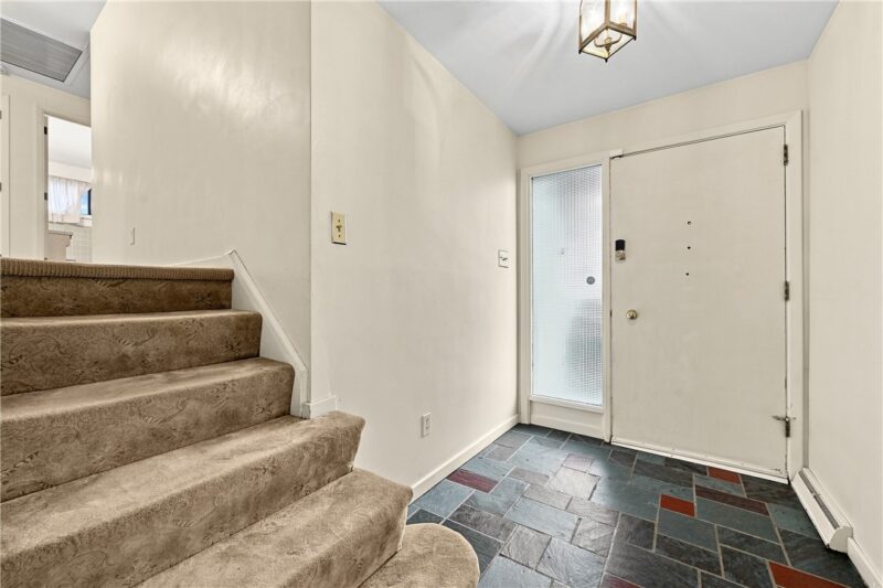 801 LINDA LANE — photo 3