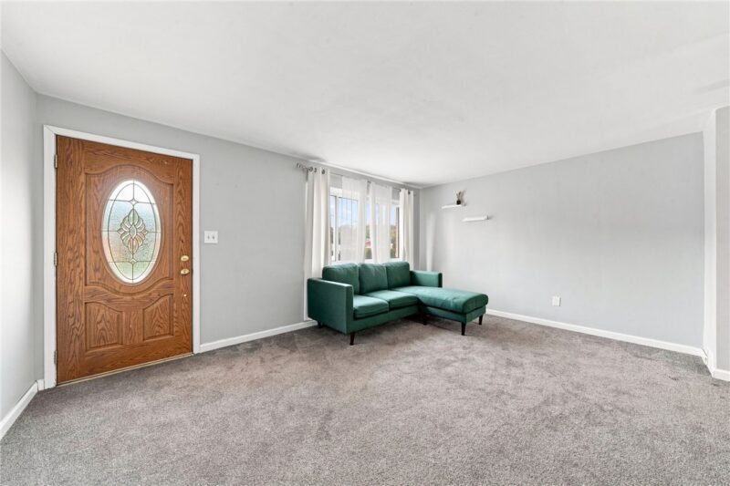 606 Winterberry Rd — photo 5