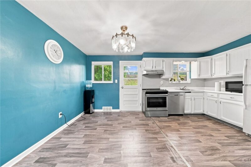 606 Winterberry Rd — photo 8