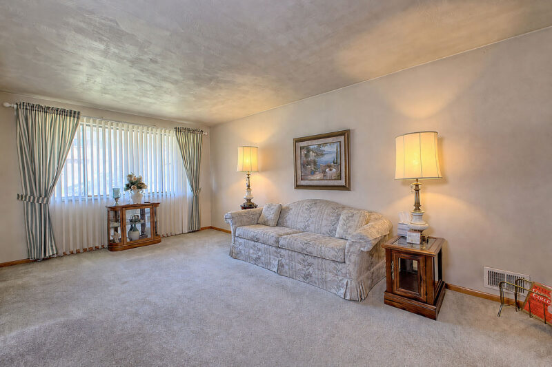 1678 Bernice DRIVE — photo 3