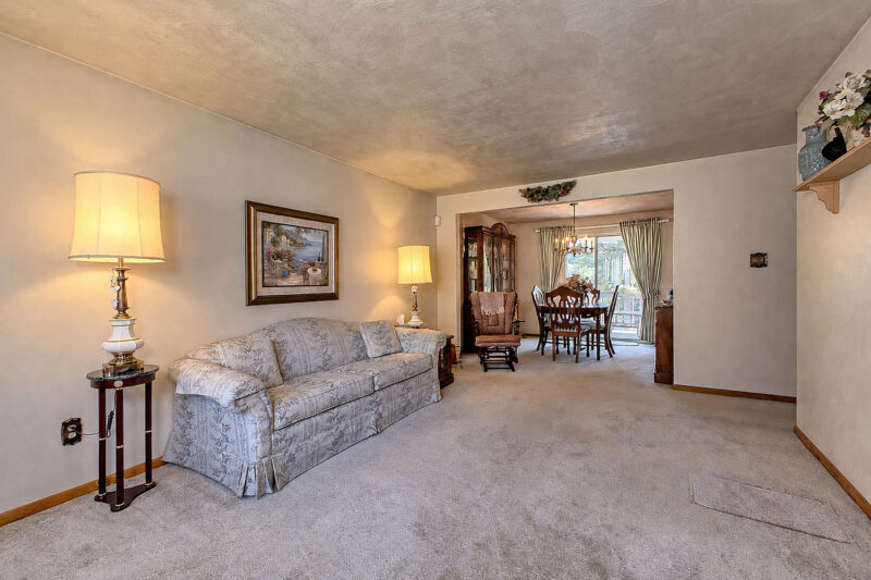 1678 Bernice DRIVE — photo 4